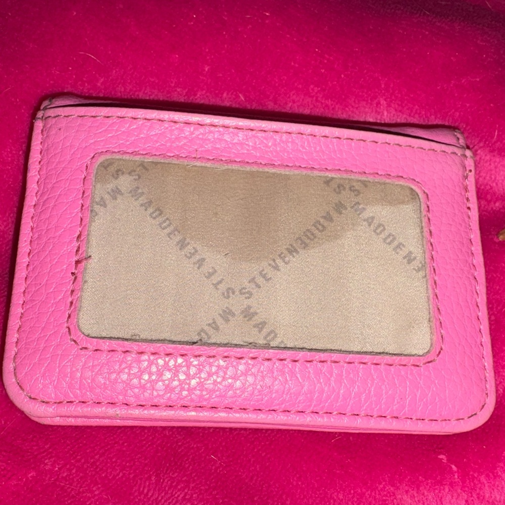 Steve Madden Bright Pink Leather Card Case with Gold Keychain - Picture 4 of 5